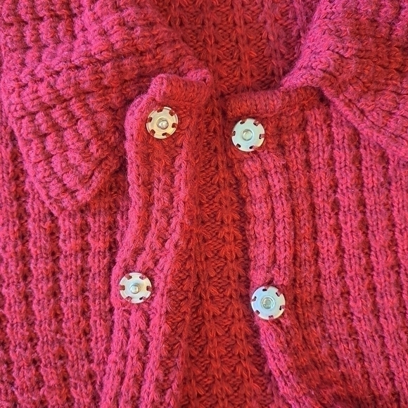 Kerren Hart Size Medium 2 Button Maroon Color 3/4 sleeve Women's Sweater - Picture 13 of 13